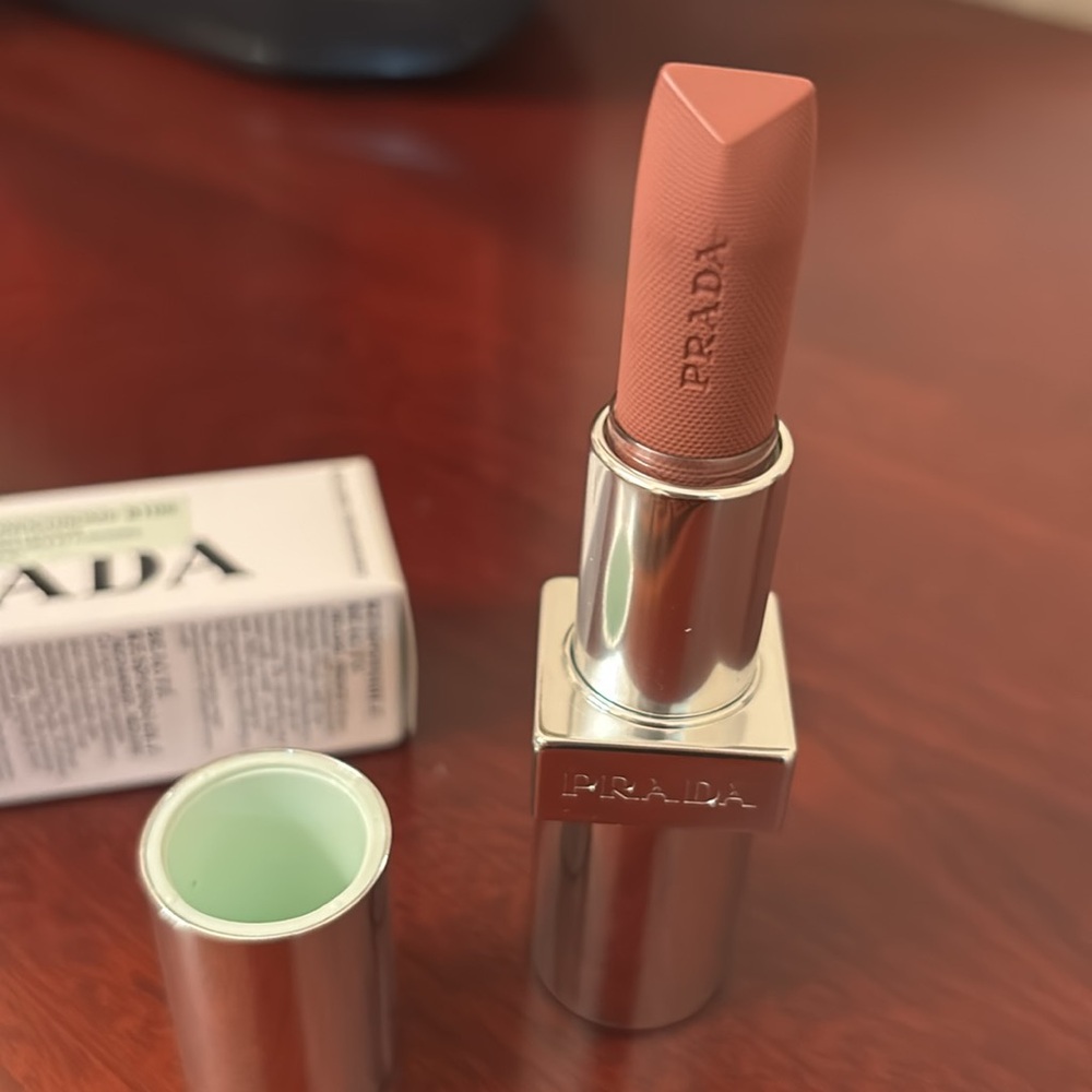 Prada Monochrome Soft Matte lipstick B106 - CARAMEL - Picture 12 of 15